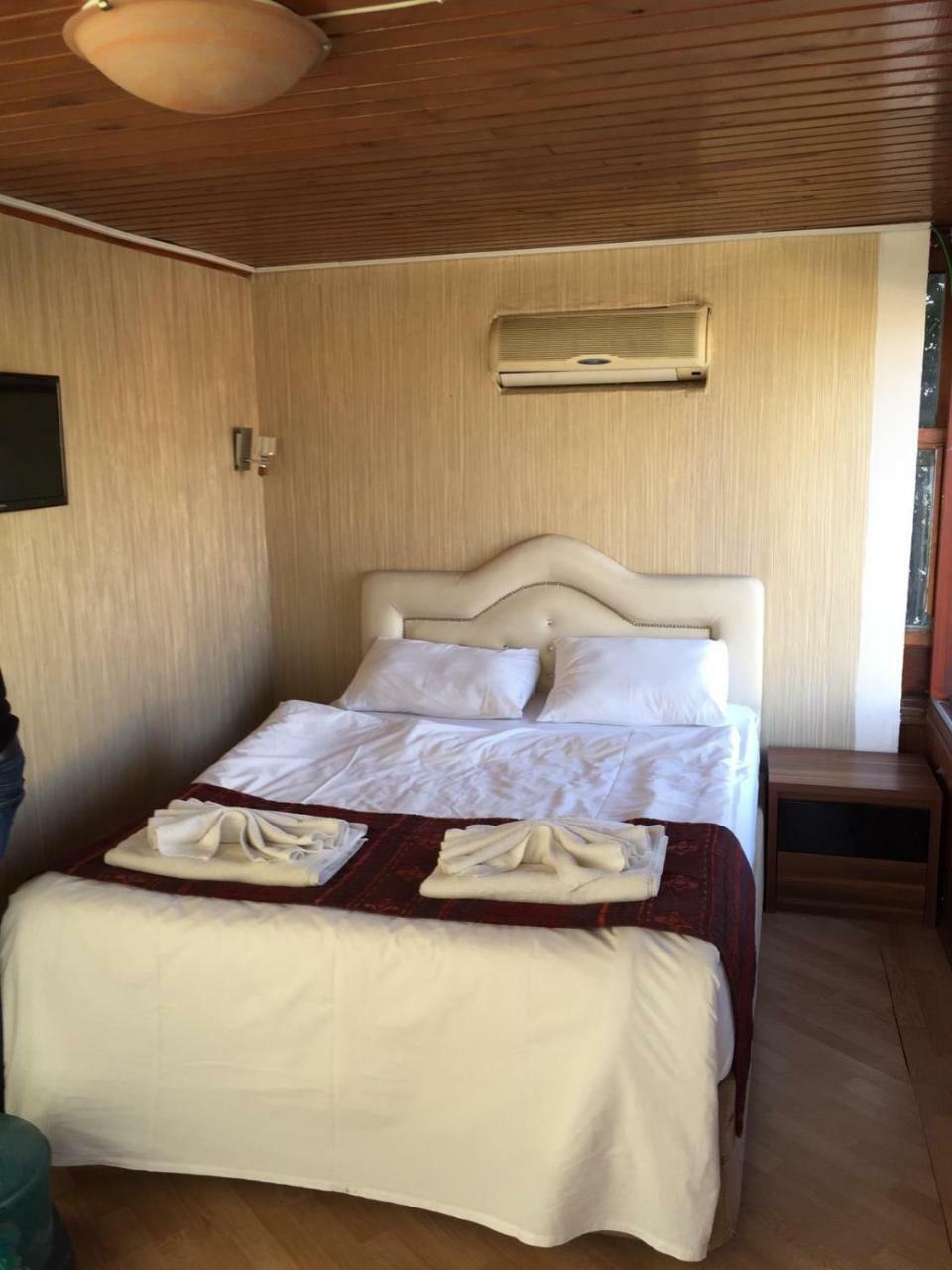 Divan Wooden Guesthouse Istanboel Buitenkant foto