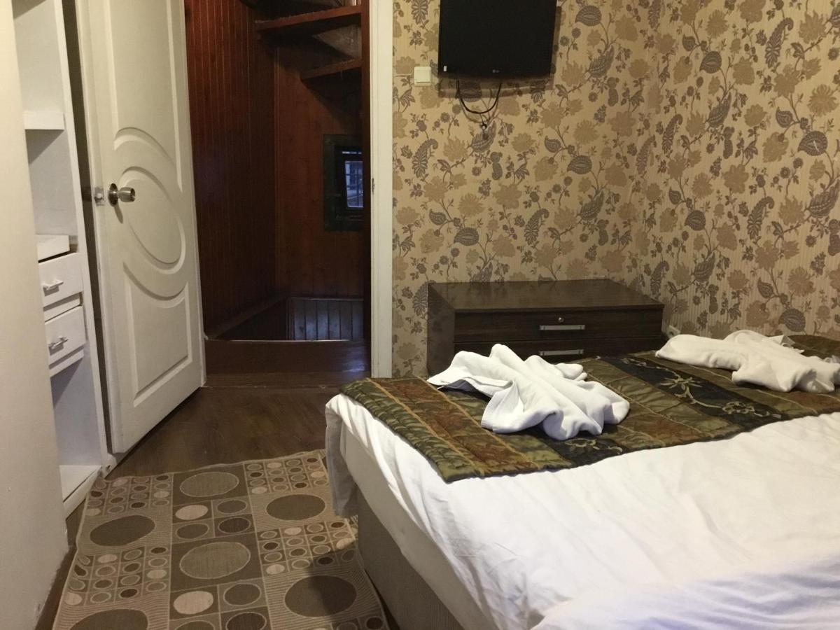 Divan Wooden Guesthouse Istanboel Buitenkant foto